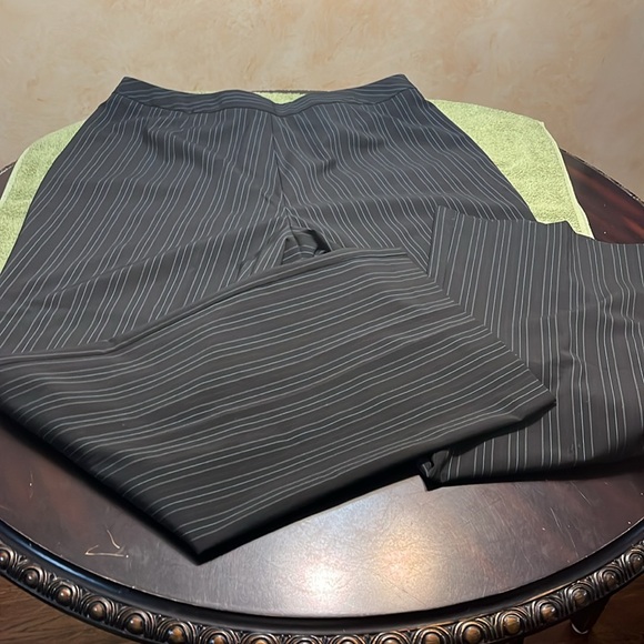Size 18 women’s dress pants. - Picture 4 of 4